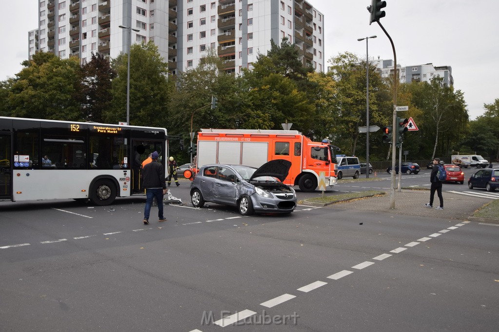 VU Bus Pkw Koeln Porz Gremberghoven Steinstr Konrad Adenauerstr P06.JPG - Miklos Laubert